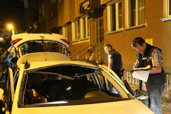 Araç içindeki çakmak gazı tüpü bomba gibi patladı