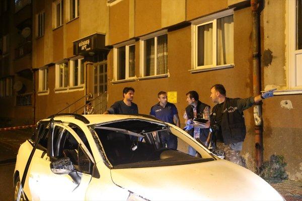 Araç içindeki çakmak gazı tüpü bomba gibi patladı