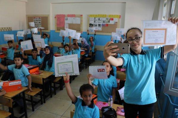 Gaziantep'te 60 bin Suriyeli çocuk karne aldı