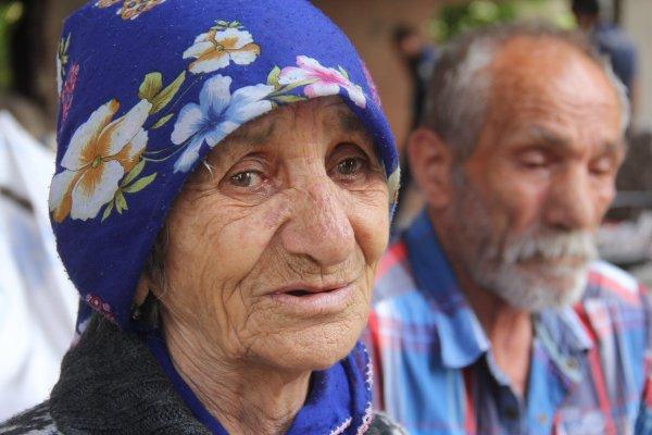 Adana'da anne-baba inşaata yerleşti
