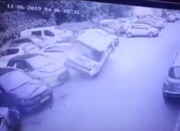 İstanbul'da otoparkta 6 otomobili ezdi
