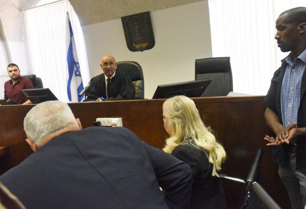 Netanyahu'nun eşi para cezasıyla kurtuldu