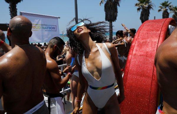 İsrail'de LGBT yürüyüşü