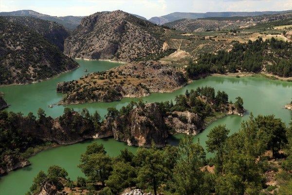 Güzelliğiyle ziyaretçilerini büyüleyen kanyon: Arapapıştı