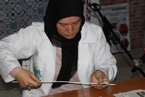 Balıkesir'de gazeteler sanat eserine dönüşüyor