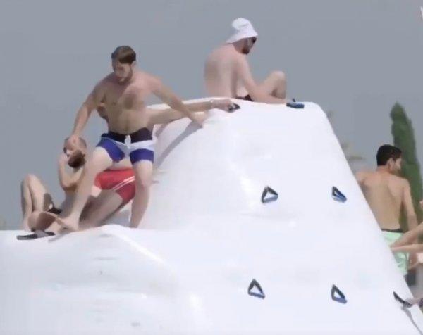 Lazkiye Plajı'nda eğlenen Suriyeliler