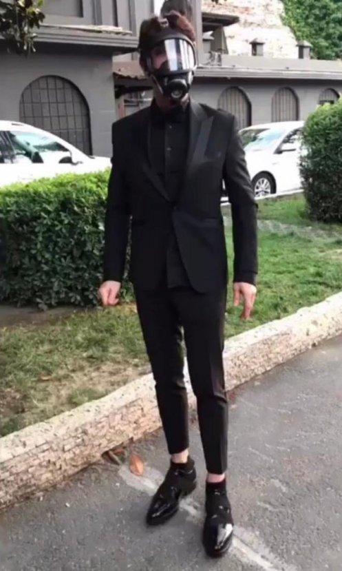 Yılmaz Morgül gaz maskesiyle gezdi