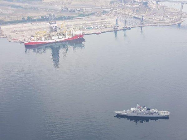 Yavuz'a, Fatih fırkateyni eşlik etti