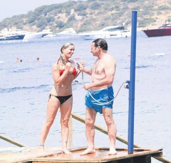 Kaya Çilingiroğlu halk plajında