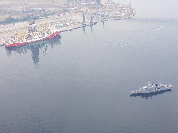 Yavuz'a, Fatih fırkateyni eşlik etti