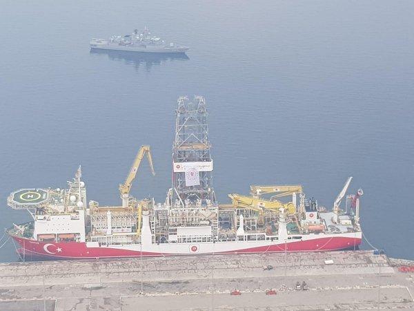 Yavuz'a, Fatih fırkateyni eşlik etti