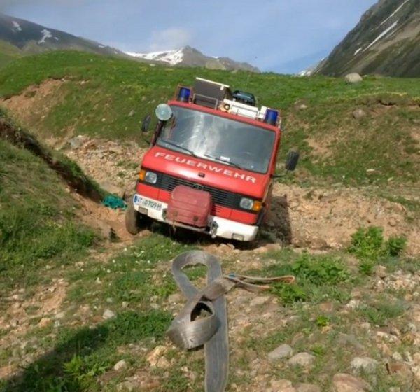 Yaylada mahsur kalan Alman turiste Rizeli gençler yetişti