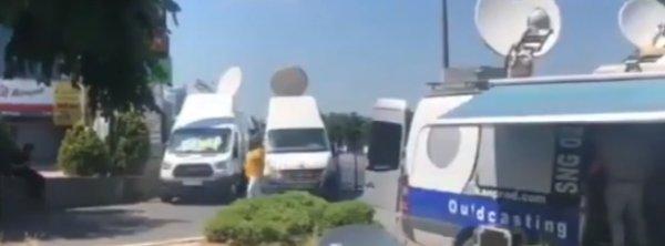 Canlı yayın araçları CHP binası önünde