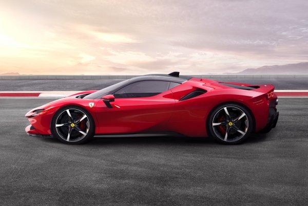 Ferrari SF90 Stradale, hibrite geçiş yaptı