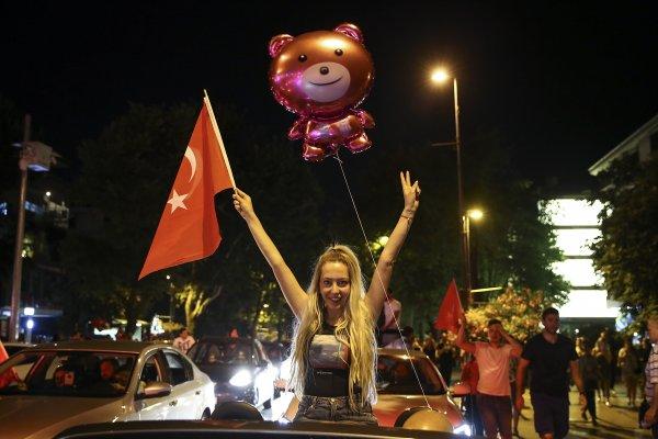 İstanbul'da Ekrem İmamoğlu kutlaması