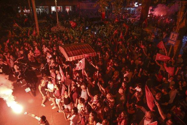 İstanbul'da Ekrem İmamoğlu kutlaması