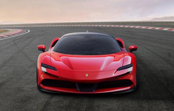 Ferrari SF90 Stradale, hibrite geçiş yaptı