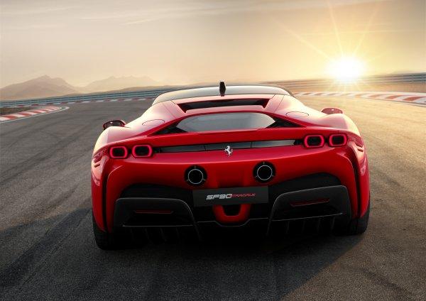 Ferrari SF90 Stradale, hibrite geçiş yaptı