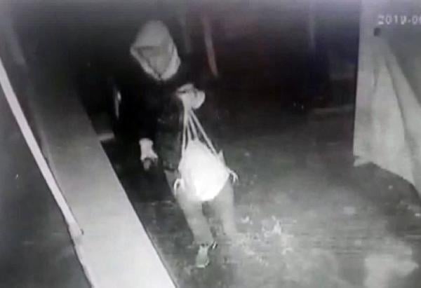 Hırsızlar sucuk ve veresiye defterini çaldı