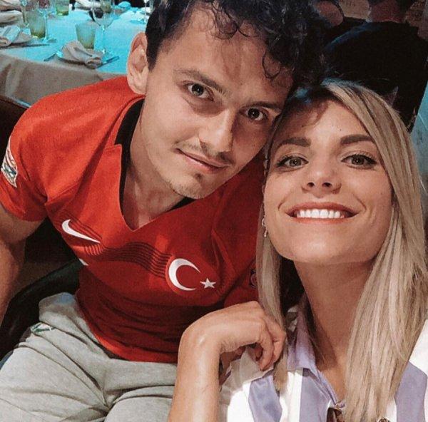 Enes Ünal, sevgilisi ile İtalya'da tatil yapıyor