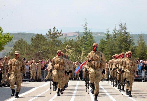 Askerler terhis için saat sayıyor