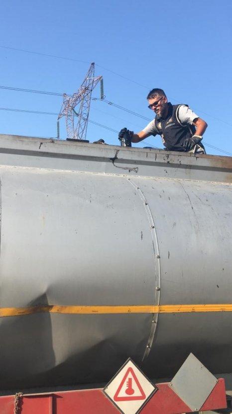 İzmir'de 33 ton kaçak akaryakıt ele geçirildi