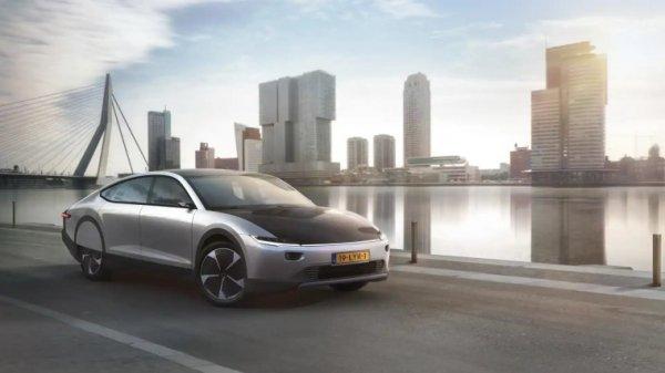 Hollandalı öğrenciler yaptı: Güneş enerjisiyle çalışan otomobil