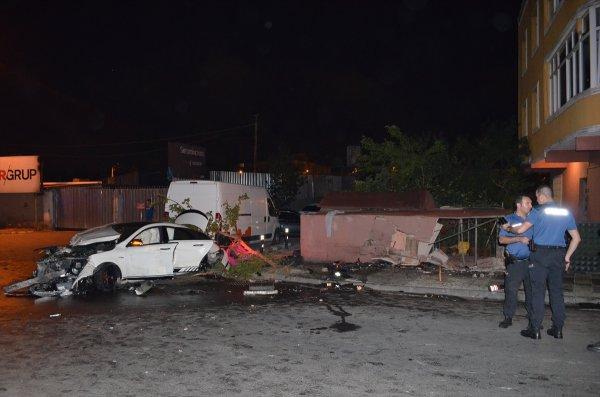 Polisten kaçan sürücü yayalara çarptı: 4 yaralı