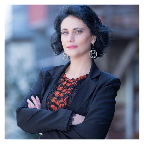 Nazan Arısoy, romanı Aşk’a Kadar Kapalıyız’ı anlatıyor