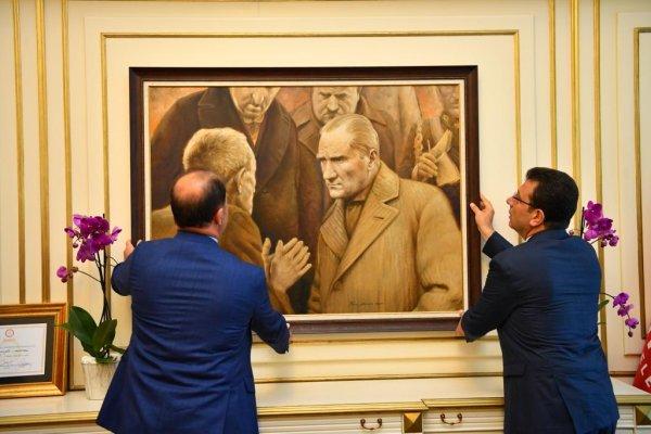 İBB Başkanı'nın odasına Atatürk resmi tekrar asıldı