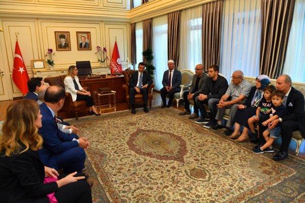 İmamoğlu dua ederek göreve başladı