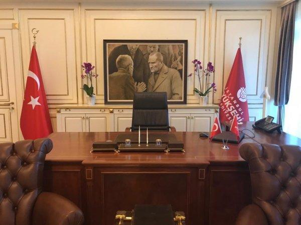 İBB Başkanı'nın odasına Atatürk resmi tekrar asıldı