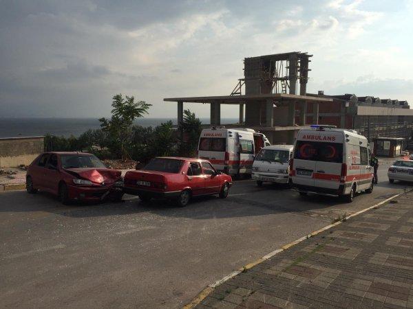 Kocaeli'de otomobiller kafa kafaya çarpıştı: 4 çocuk yaralı