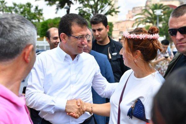 Ekrem İmamoğlu cuma namazını Sultanahmet Camii'nde kıldı