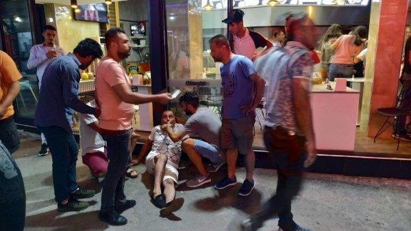 Yüzlerce turistin gözü önünde dönerciyi vurdu
