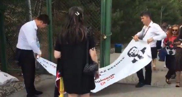 ODTÜ'de öğrencilerin pankartına engel