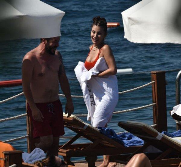 İrem Derici bikinili görüntülendi