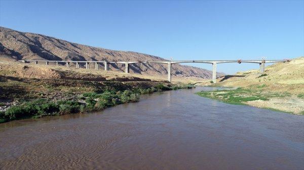 Hasankeyf-2 Köprüsü'nün tamamlanmasına son 30 metre