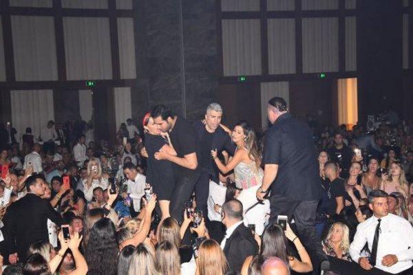 Özcan Deniz'e kadınlardan yoğun ilgi