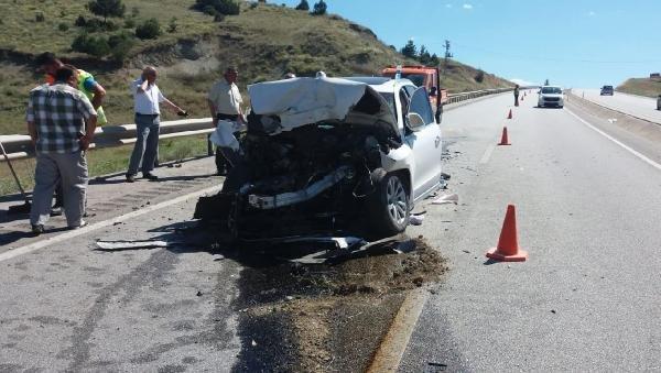 İş makinesine arkadan çarpan otomobil sürücüsü öldü