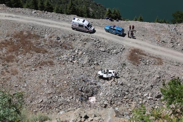 Uçurumdan yuvarlanan cipteki kız çocuğu öldü