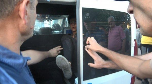 Samsun'da kimliksiz şahıs polislere tekme atmaya çalıştı