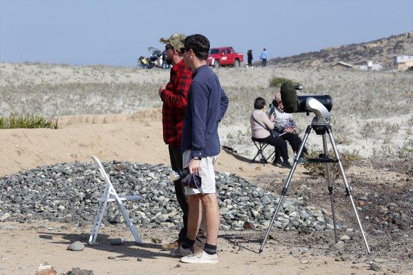 Tam güneş tutulması Şili'de görüldü