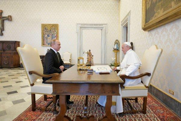 Putin, Papa Francis ile buluştu