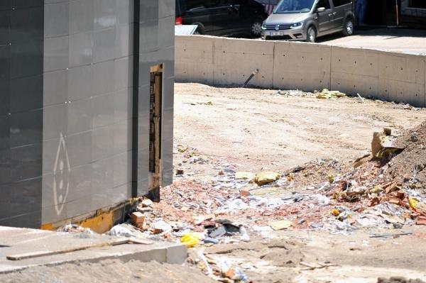 Kar eriyince Uludağ'ın kirliliği ortaya çıktı