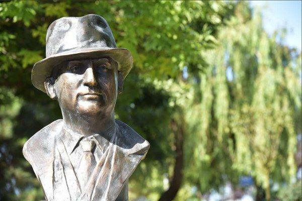 Kadıköy Belediyesi'nin yeni heykeli