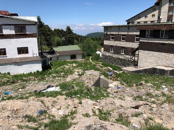 Kar eriyince Uludağ'ın kirliliği ortaya çıktı