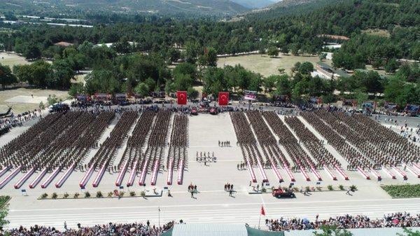 Amasya'da bedelliler yemin edip zeybek oynadı