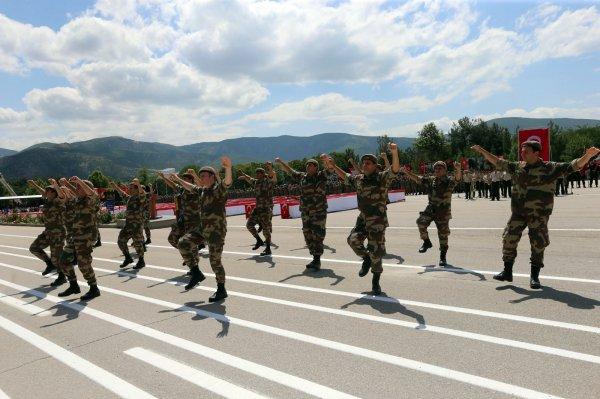 Amasya'da bedelliler yemin edip zeybek oynadı