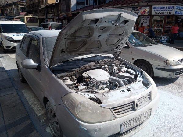 Zonguldak'ta park halindeki araç yandı